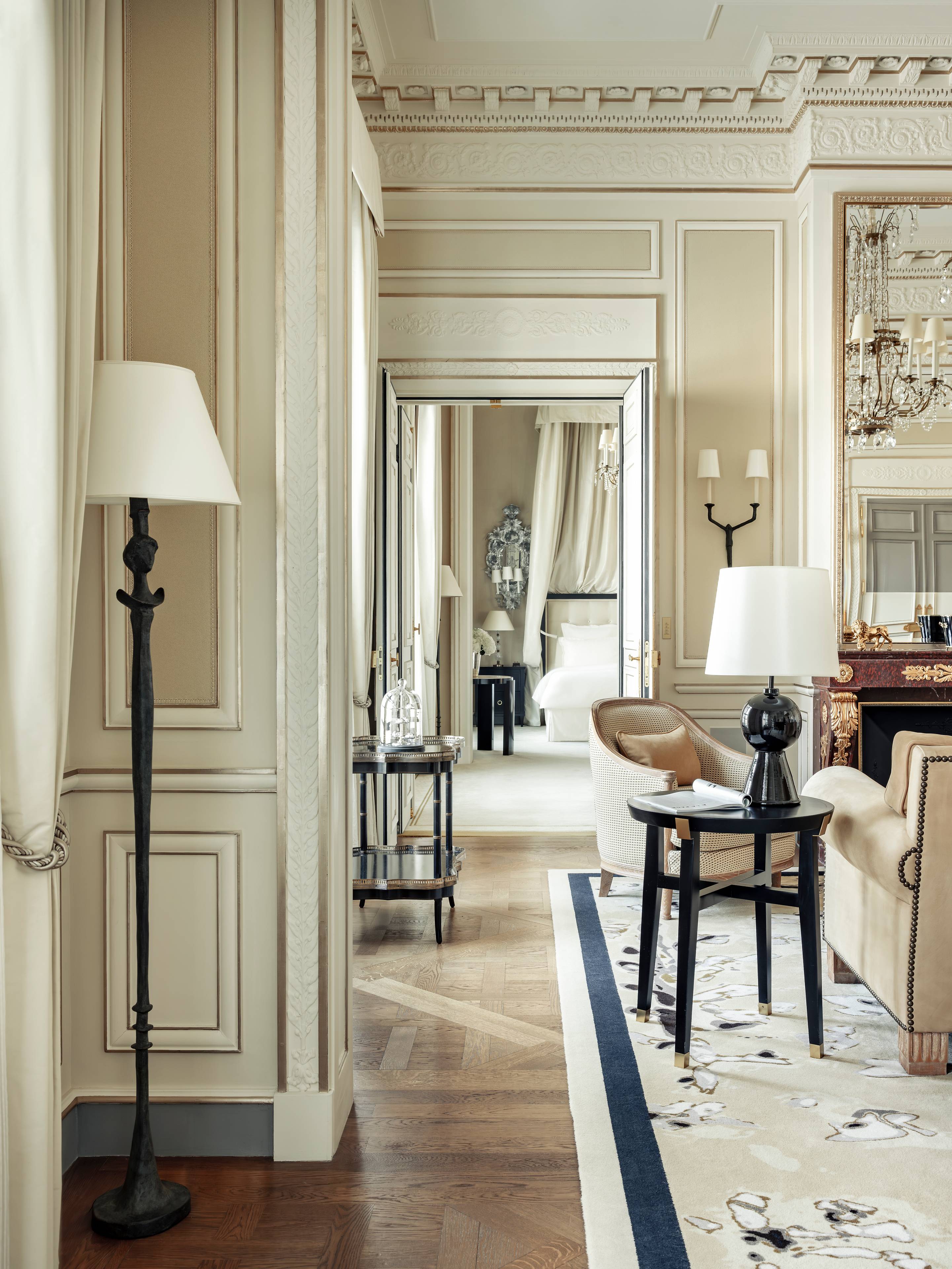 Couloir de la Suite de Prestige Coco Chanel au Ritz Paris