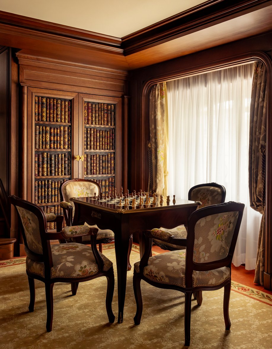 Table d'échec dans la Suite de Prestige Marcel Proust au Ritz Paris
