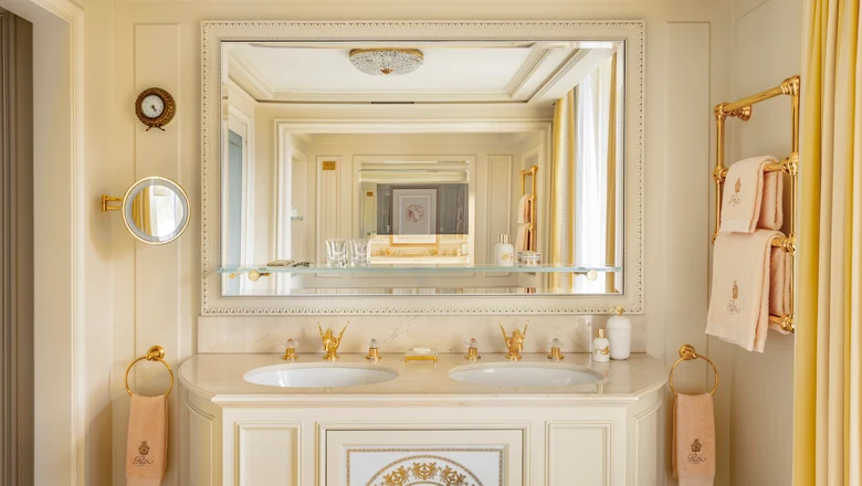 Salle de bain d'une Chambre Deluxe au Ritz Paris