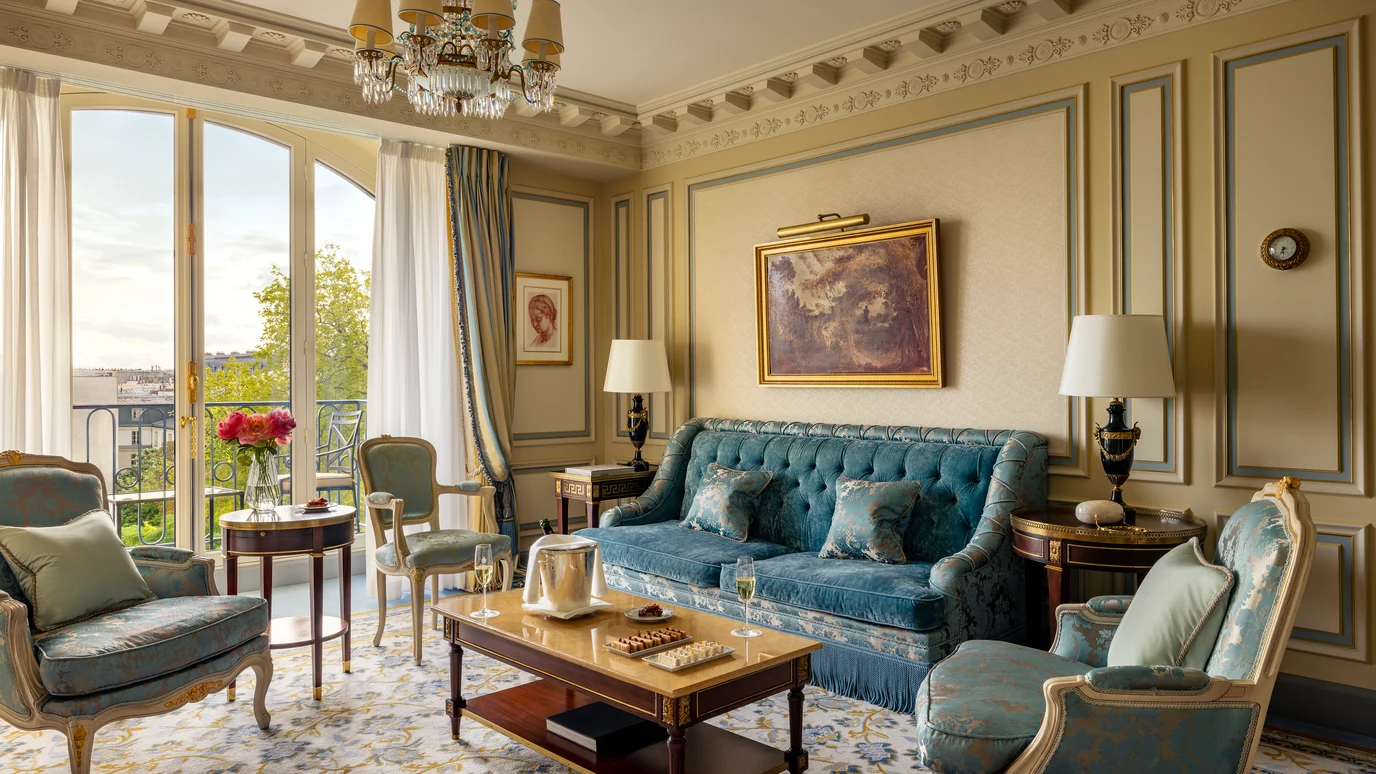 Living room of an Executive Suite at the Ritz Paris
