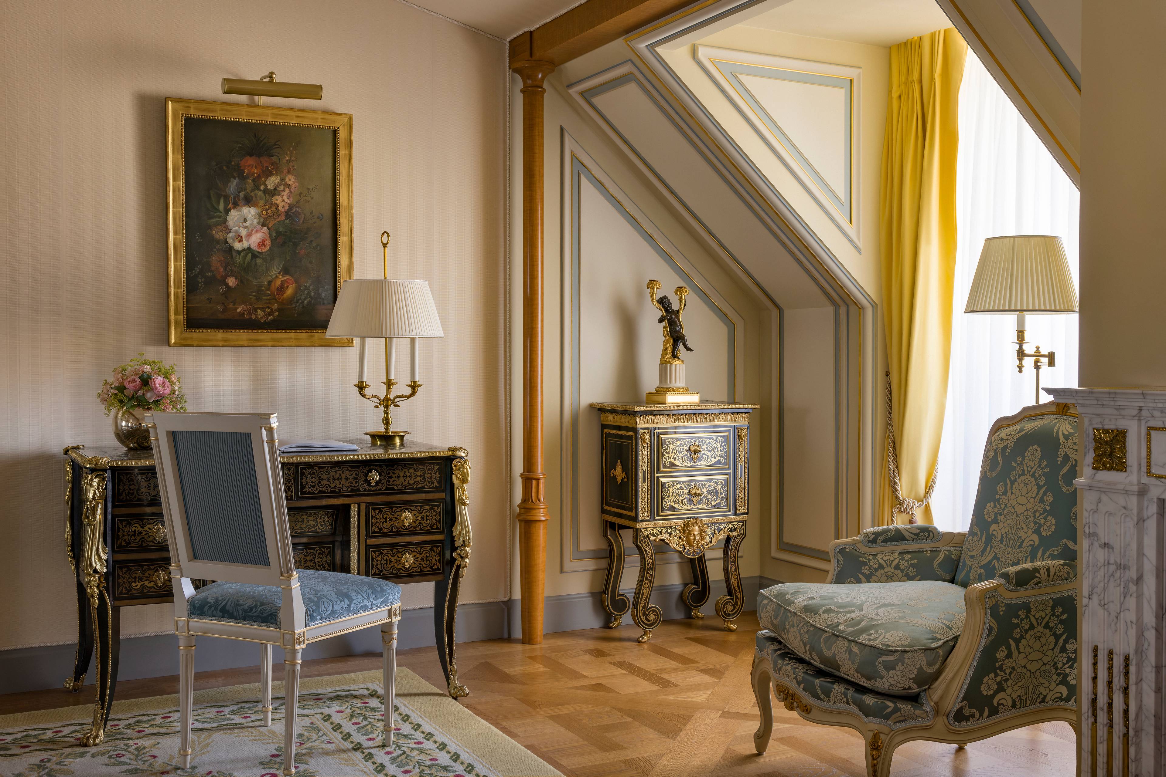 Bedroom of the Prestige Apartment Suite at the Ritz Paris