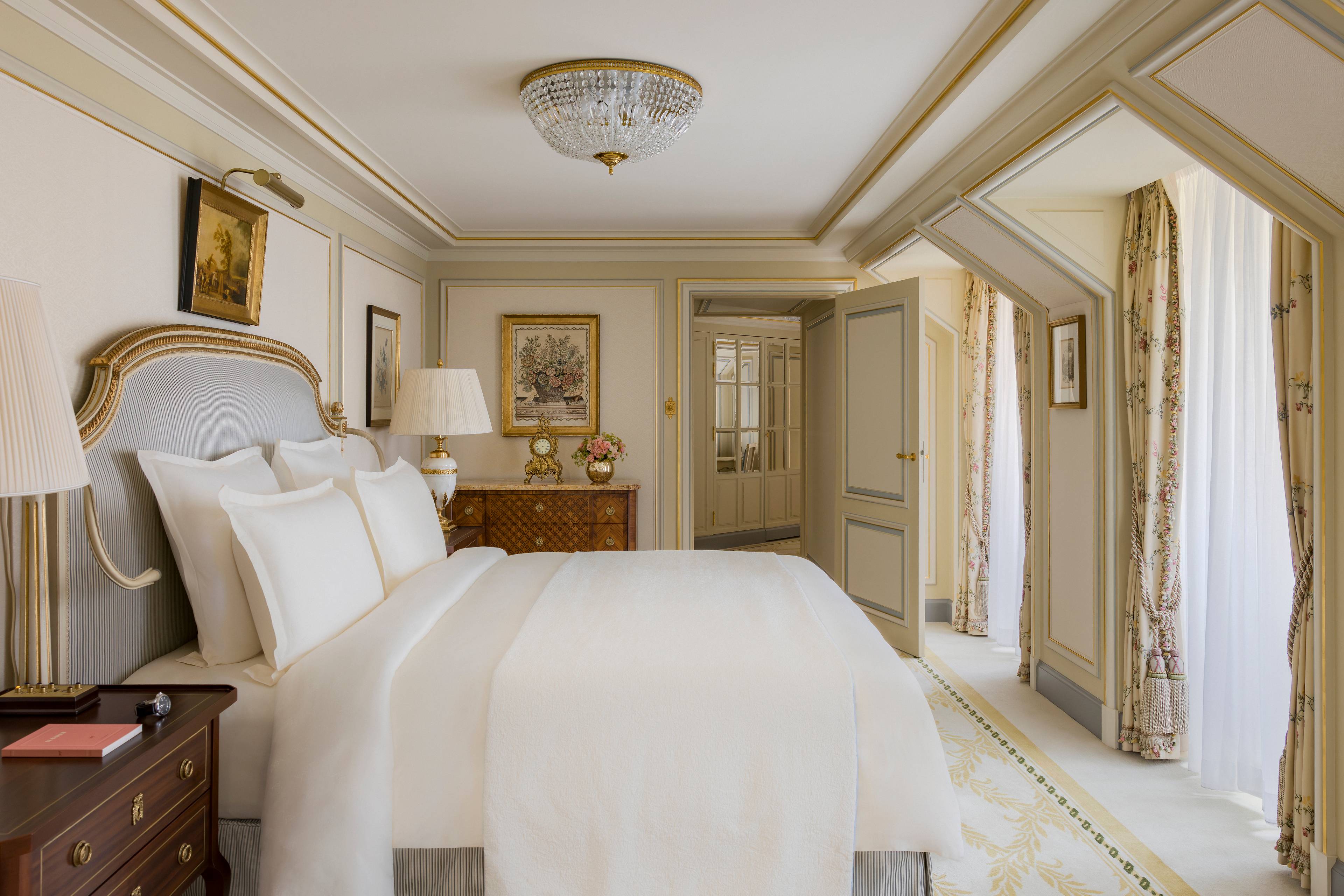 Bedroom of the Prestige Apartment Suite at the Ritz Paris
