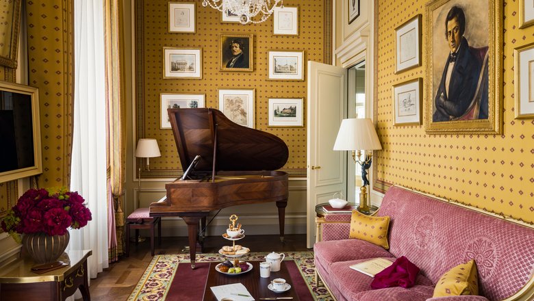 Living room of the Prestige Chopin Suite at the Ritz Paris