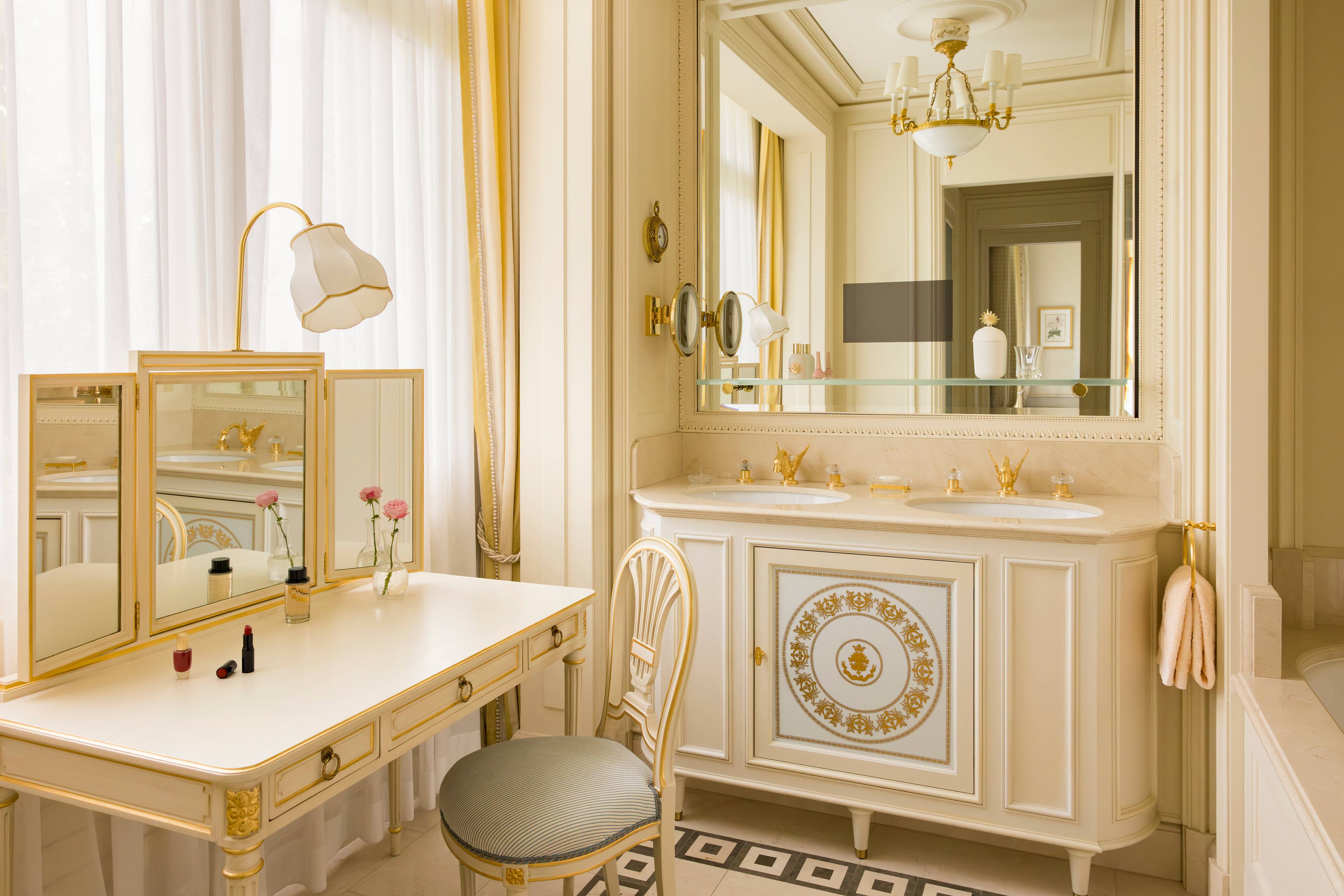 Bed in the Prestige Grand Jardin Suite at the Ritz Paris