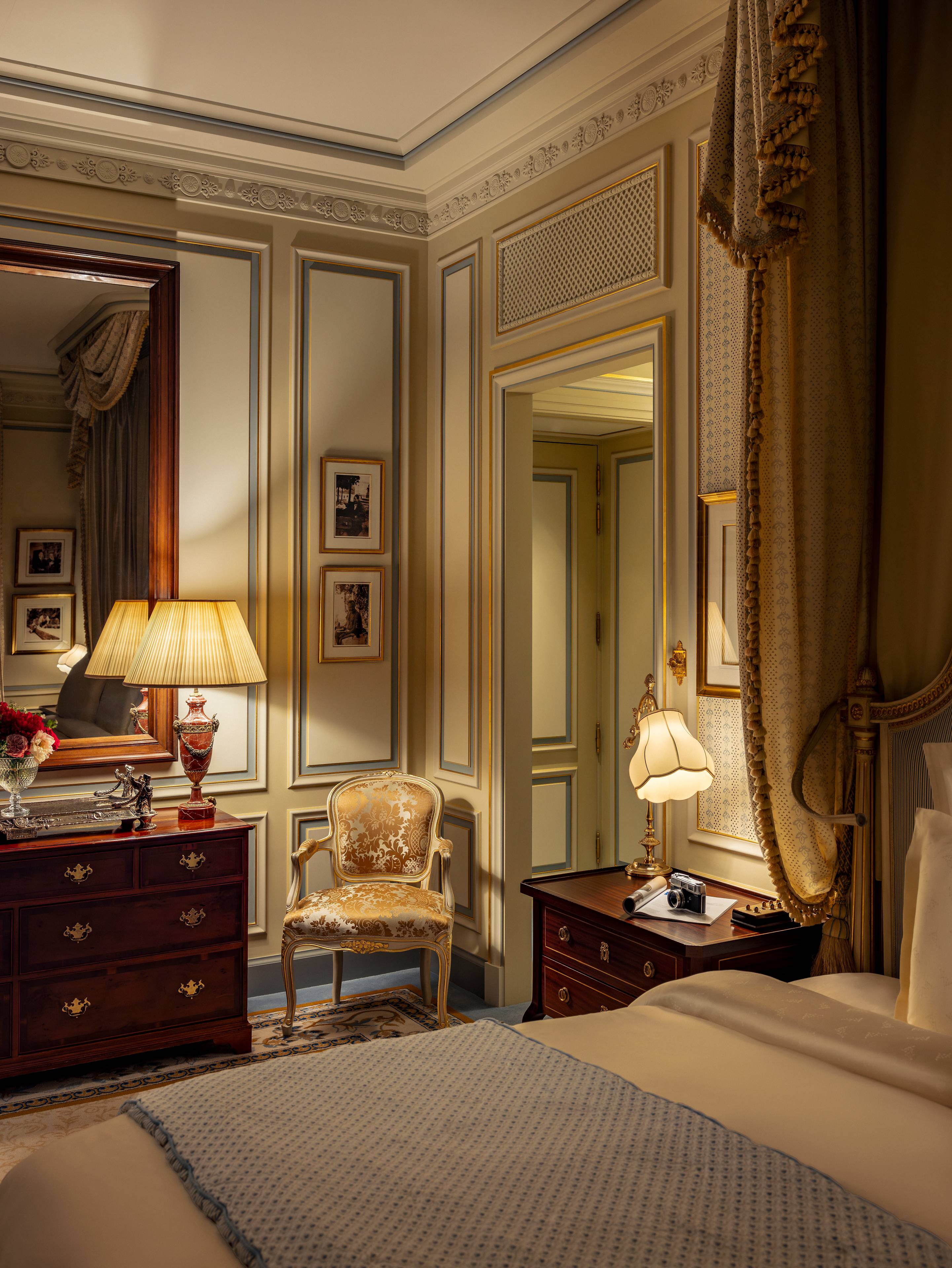 Living room of the Prestige Hemingway Suite at the Ritz Paris