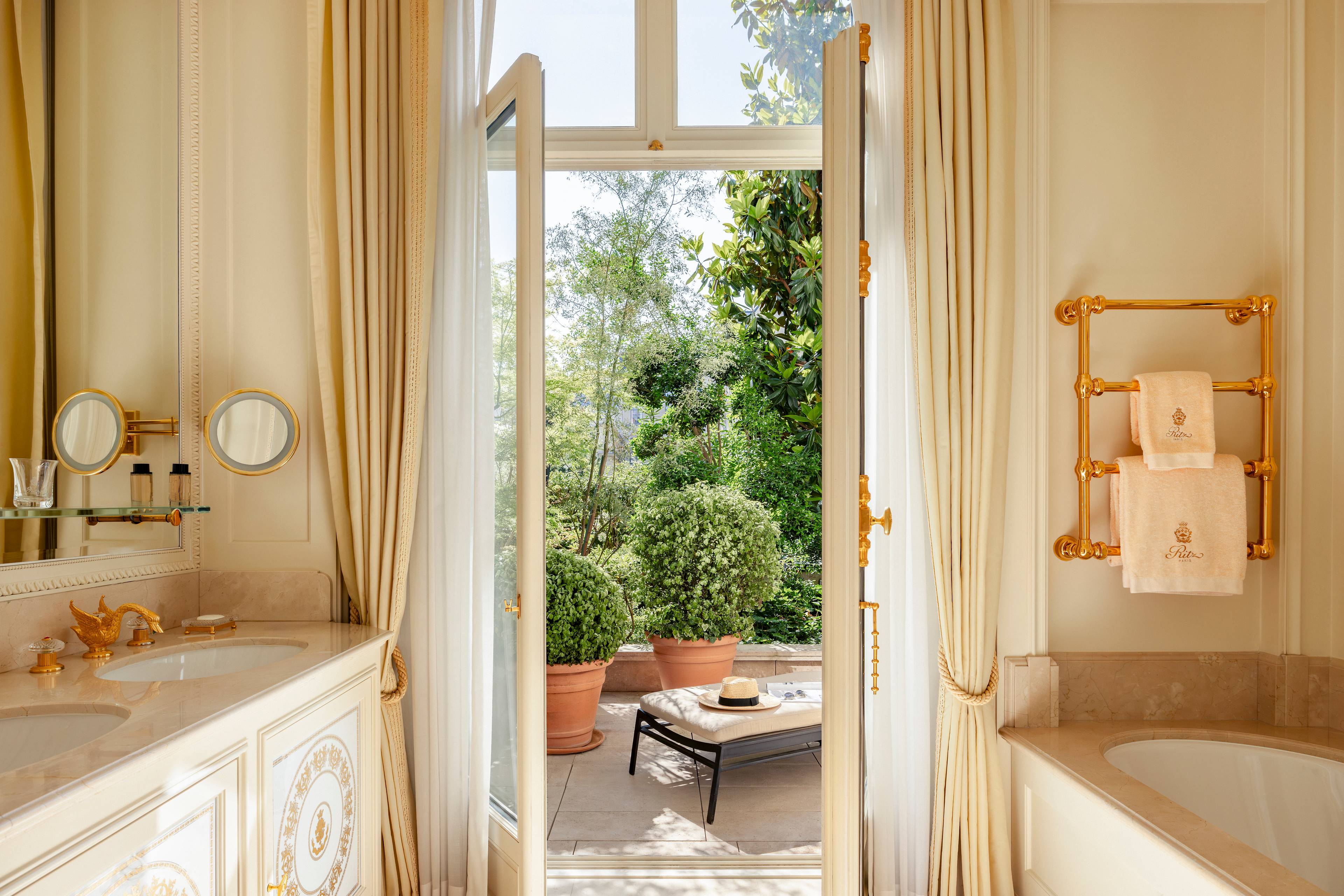 Living room of the Prestige Hemingway Suite at the Ritz Paris