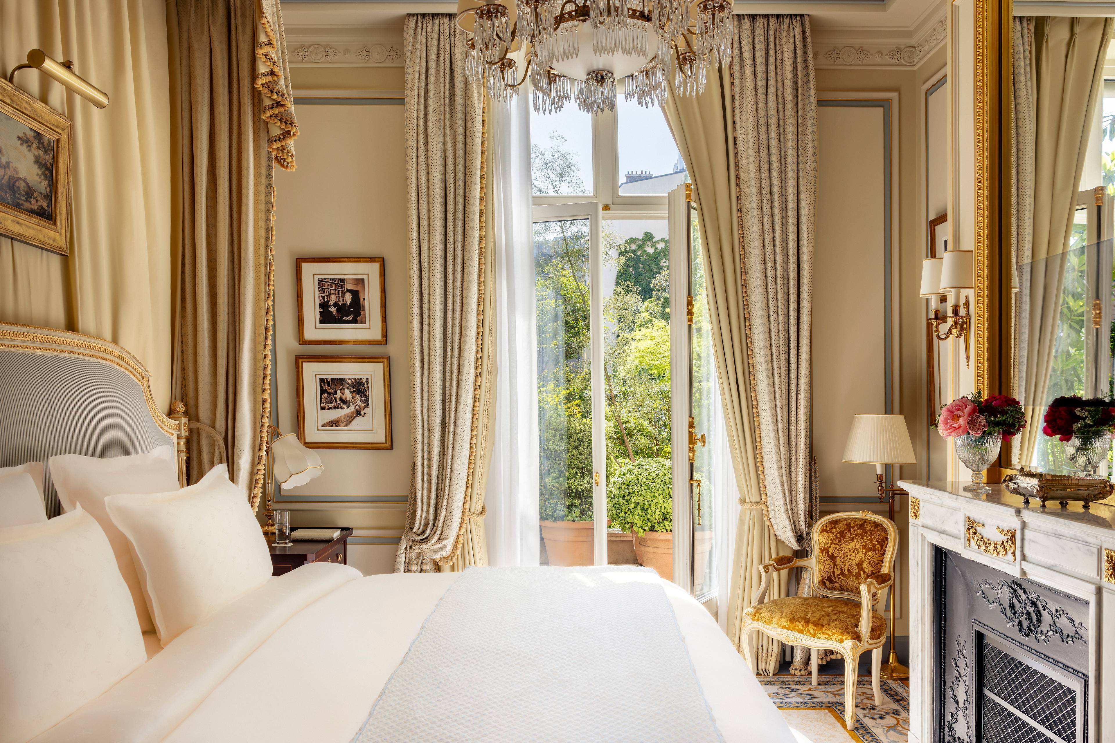 Living room of the Prestige Hemingway Suite at the Ritz Paris