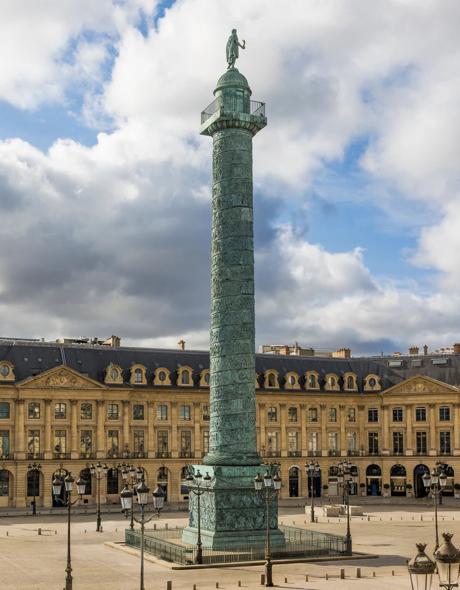 Vue sur la Place Vendôme depuis la Suite de Prestige Impériale au Ritz Paris