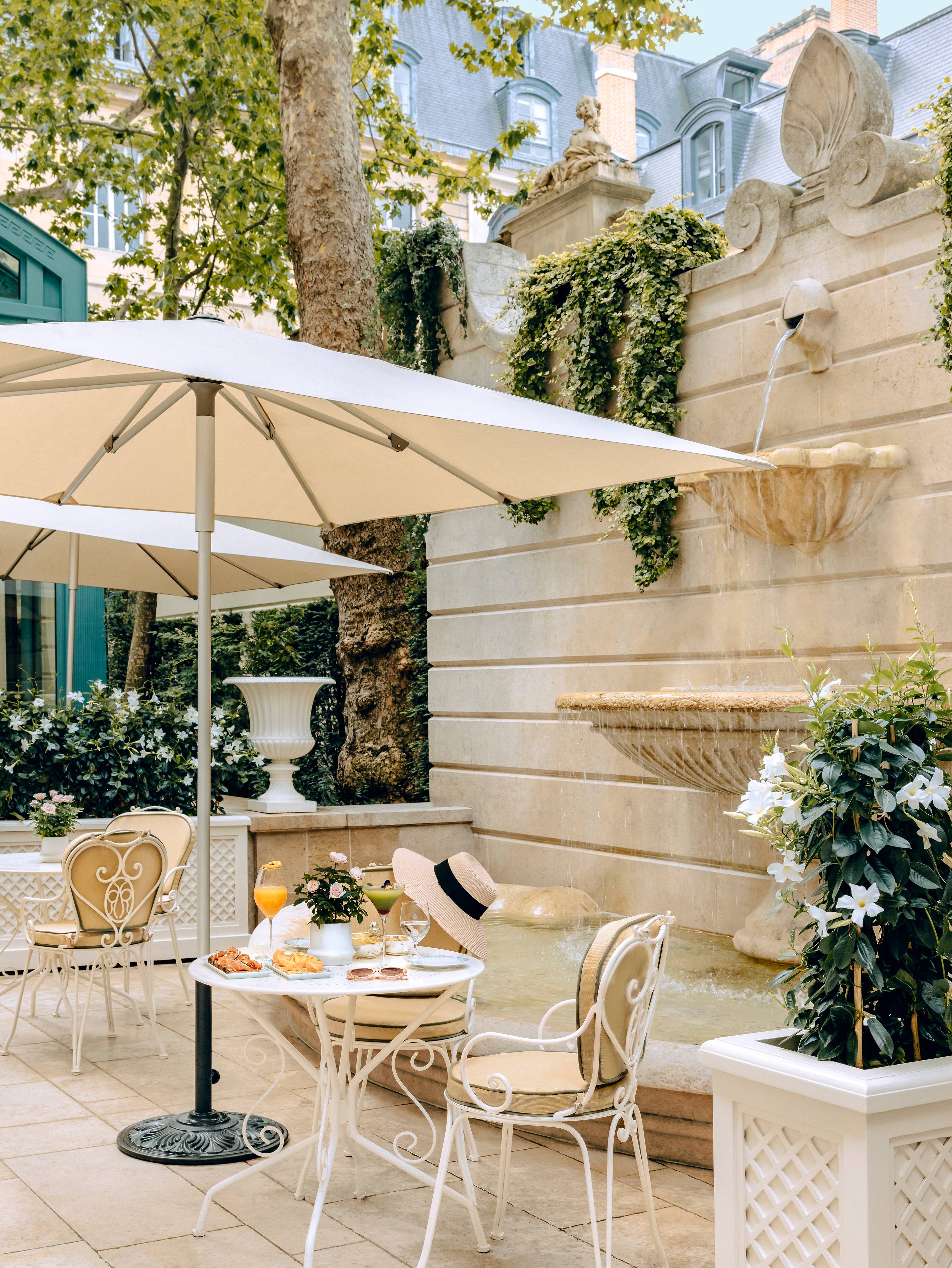 Fountain on the terrace of the Bar Vendôme at the Ritz Paris