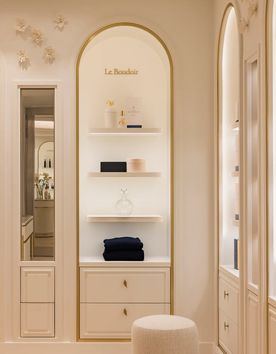 Étagère de produits du Ritz Club & Spa