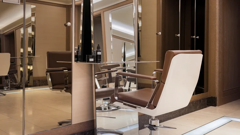 Chaise du salon de coiffure David Mallett au Ritz Club & Spa