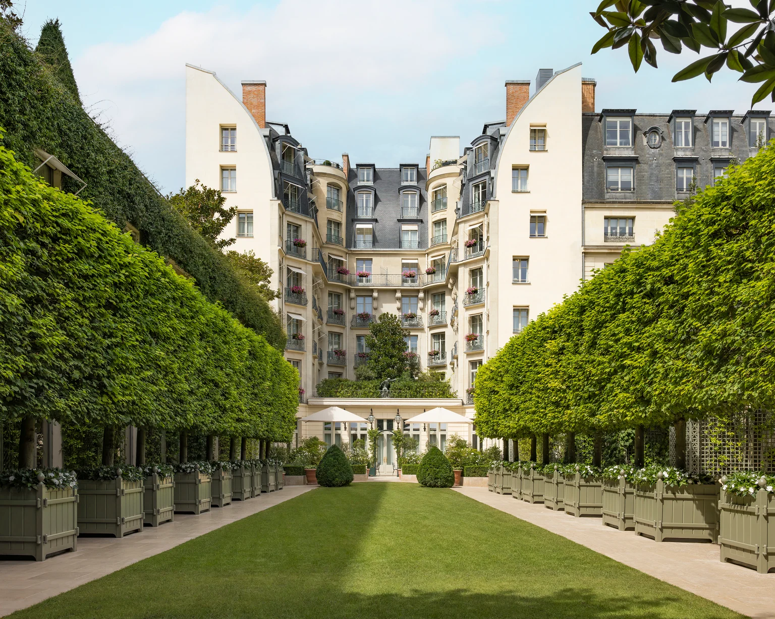 Overview of the Grand Garden at the Ritz Paris