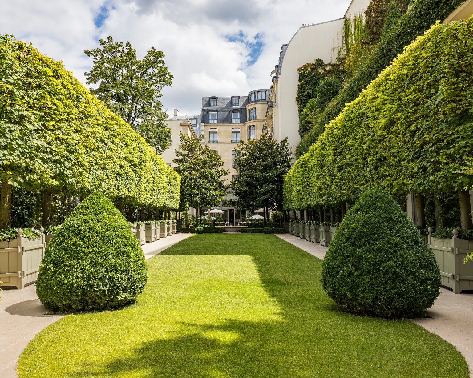 Overview of the Grand Garden at the Ritz Paris
