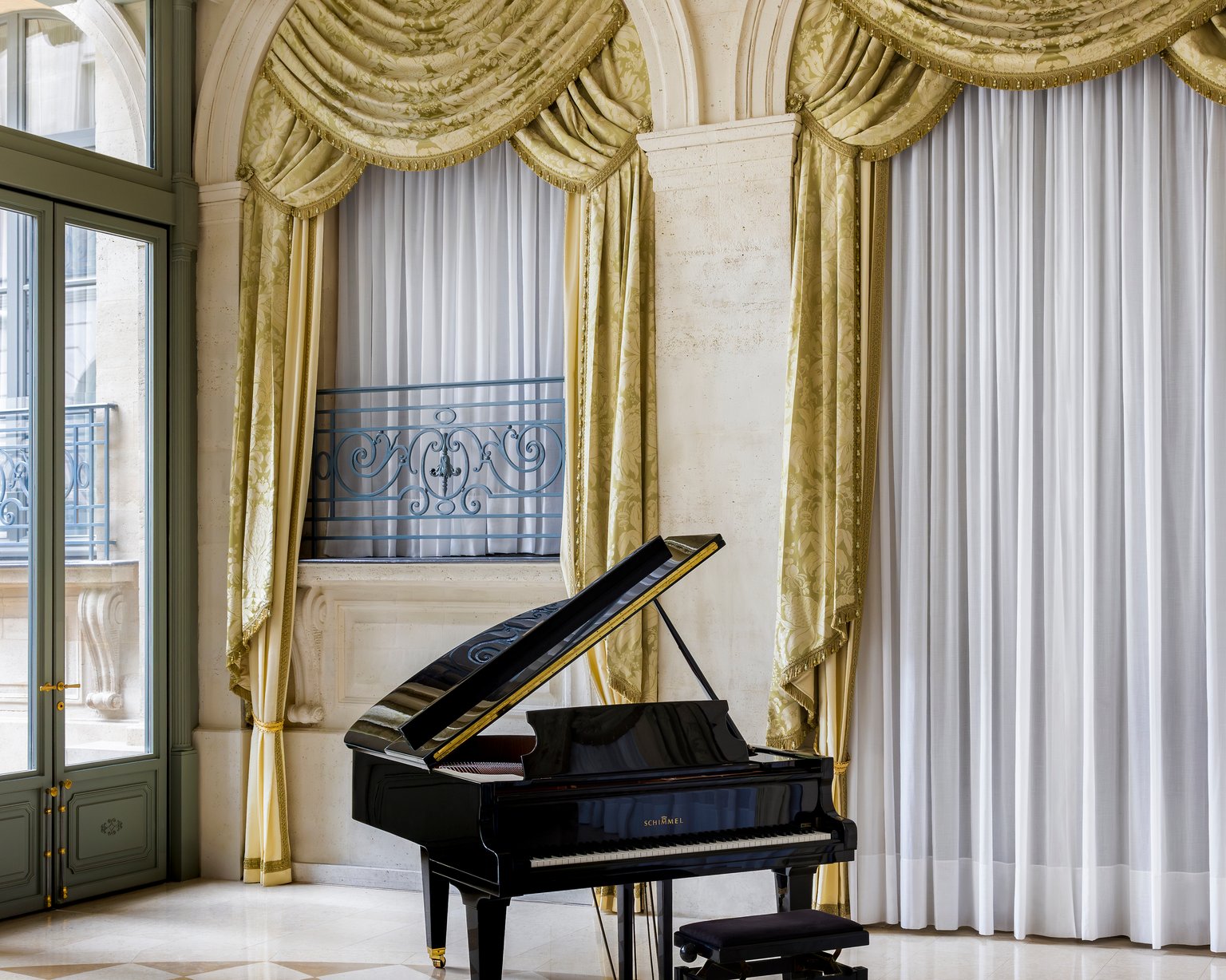 Overview of the Summer Salon at the Ritz Paris