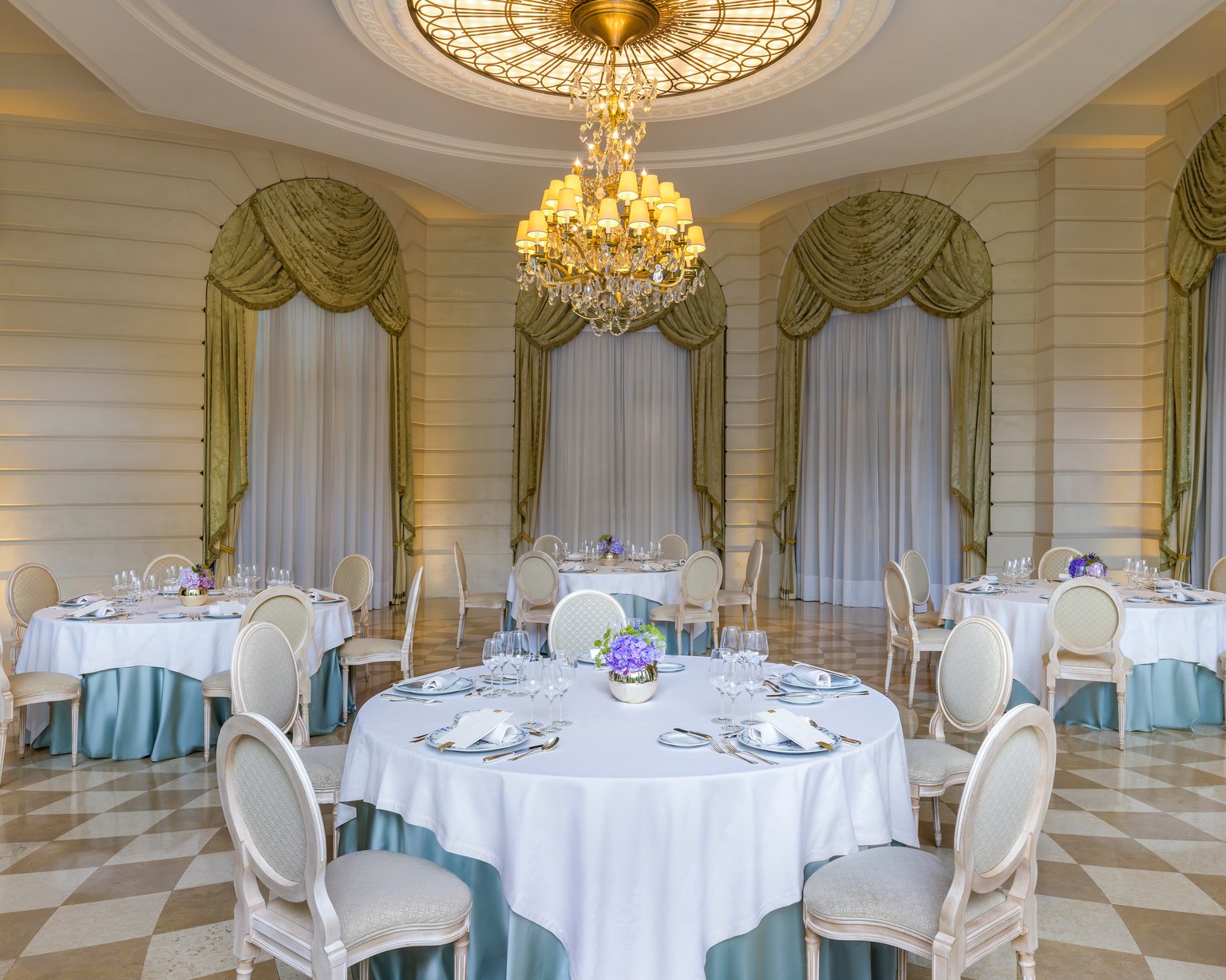 Overview of the Summer Salon at the Ritz Paris