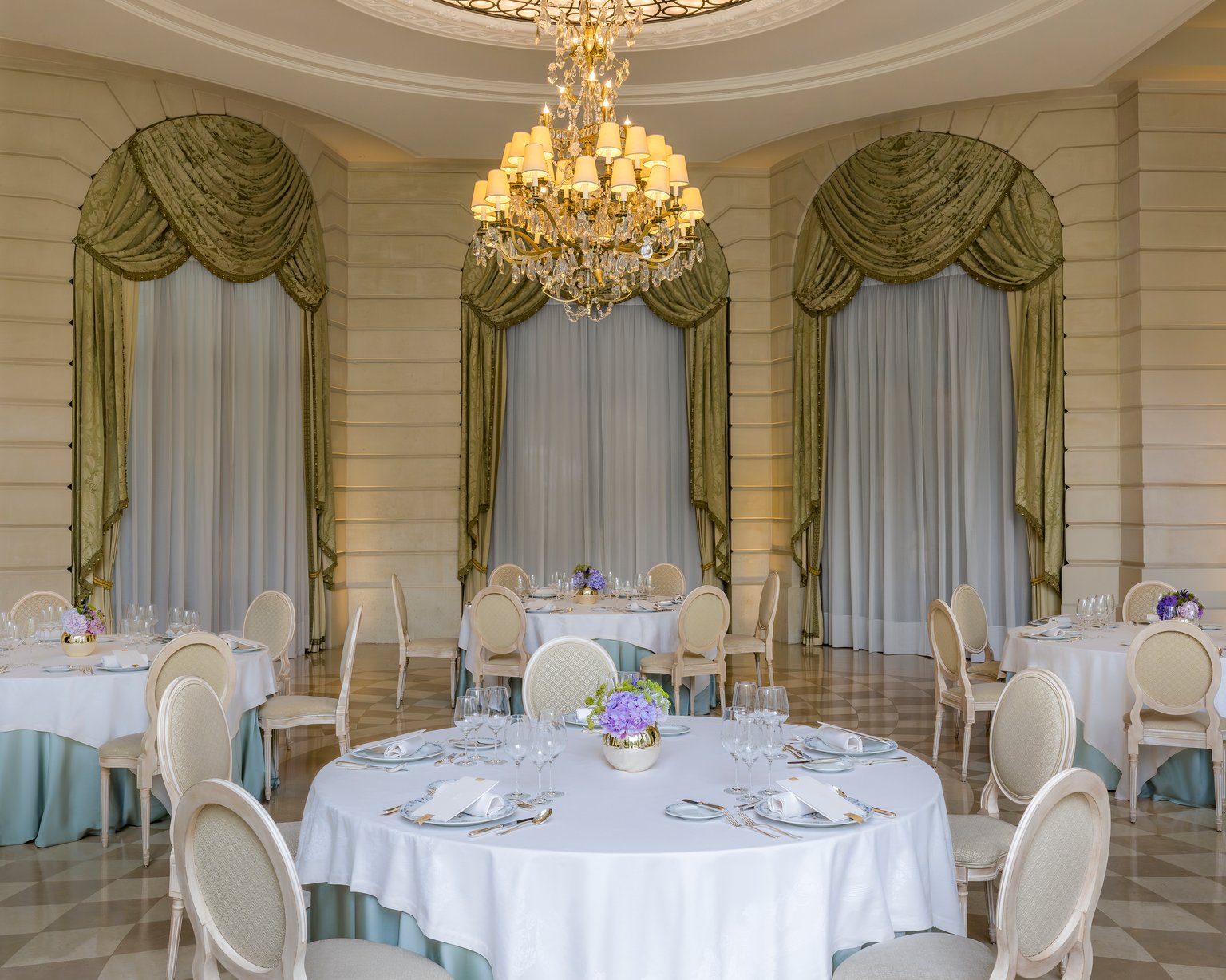Overview of the Summer Salon at the Ritz Paris