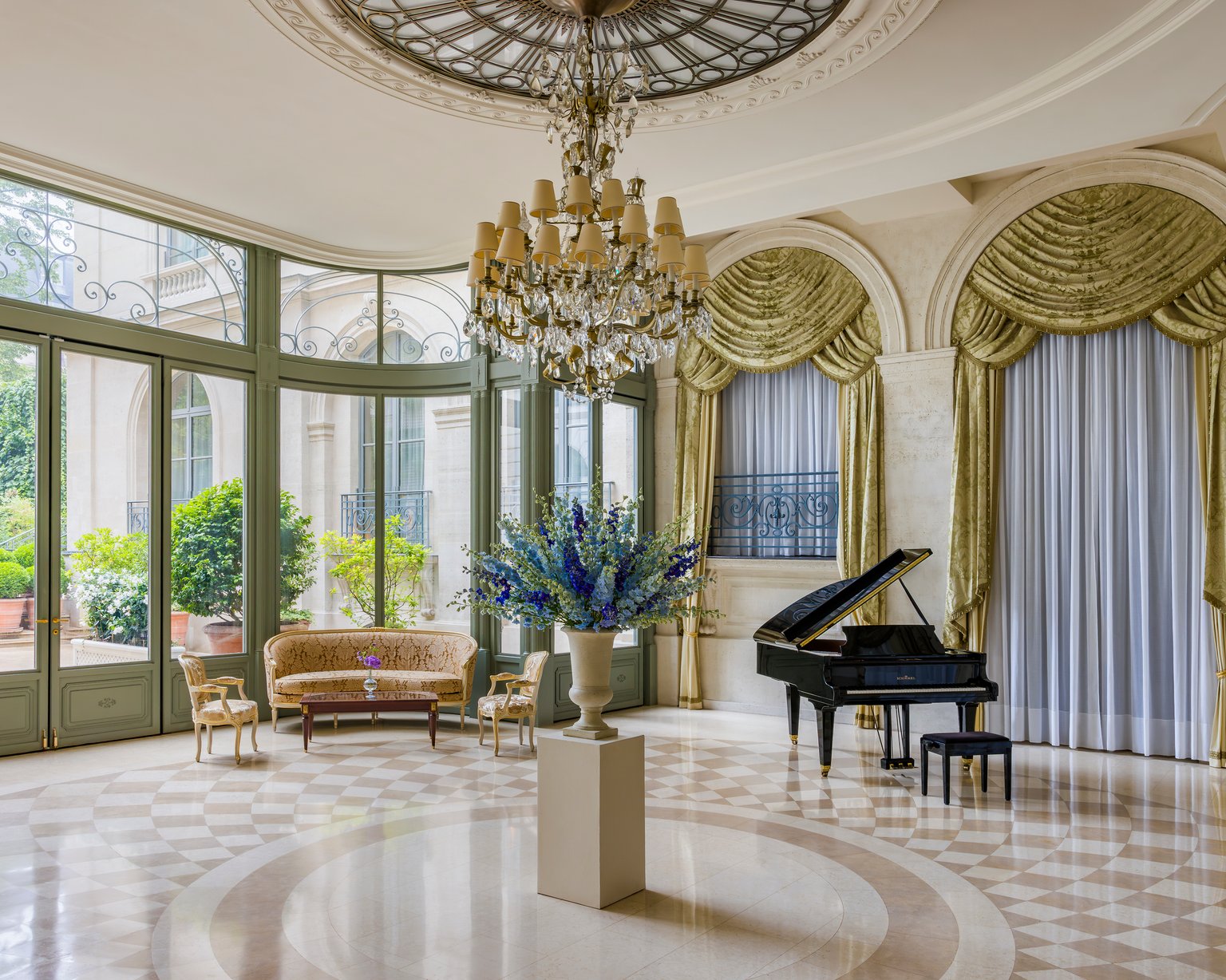 Overview of the Summer Salon at the Ritz Paris