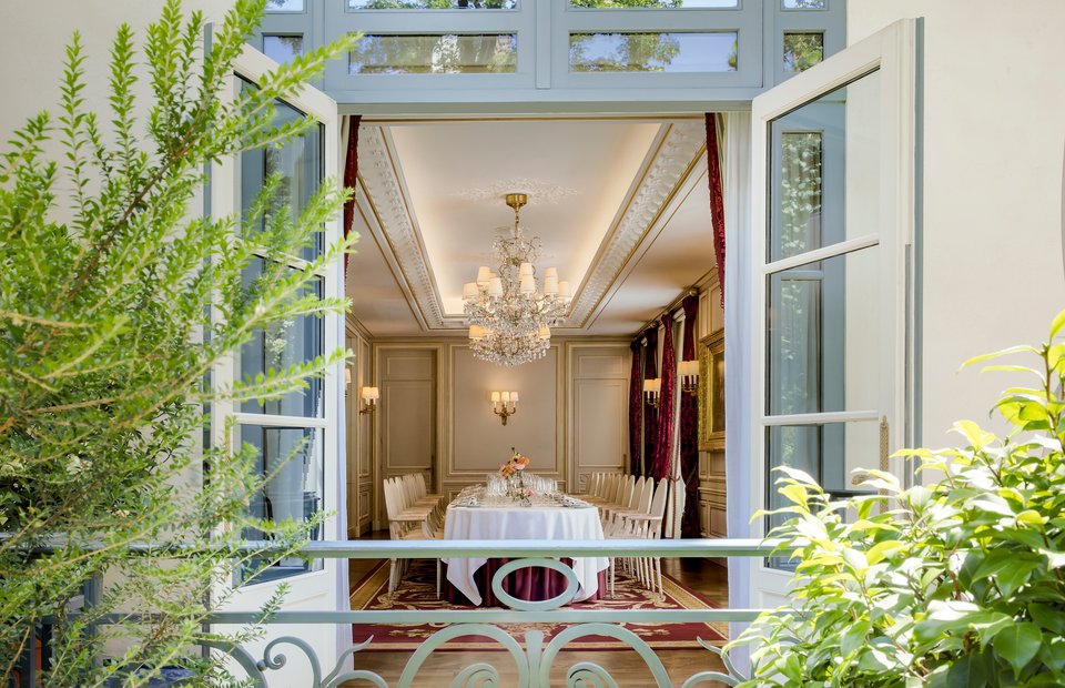 Overview of the Gramont Salon at the Ritz Paris