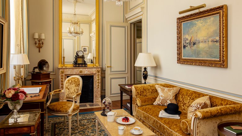Living room of the Prestige Charlie Chaplin Suite at the Ritz Paris