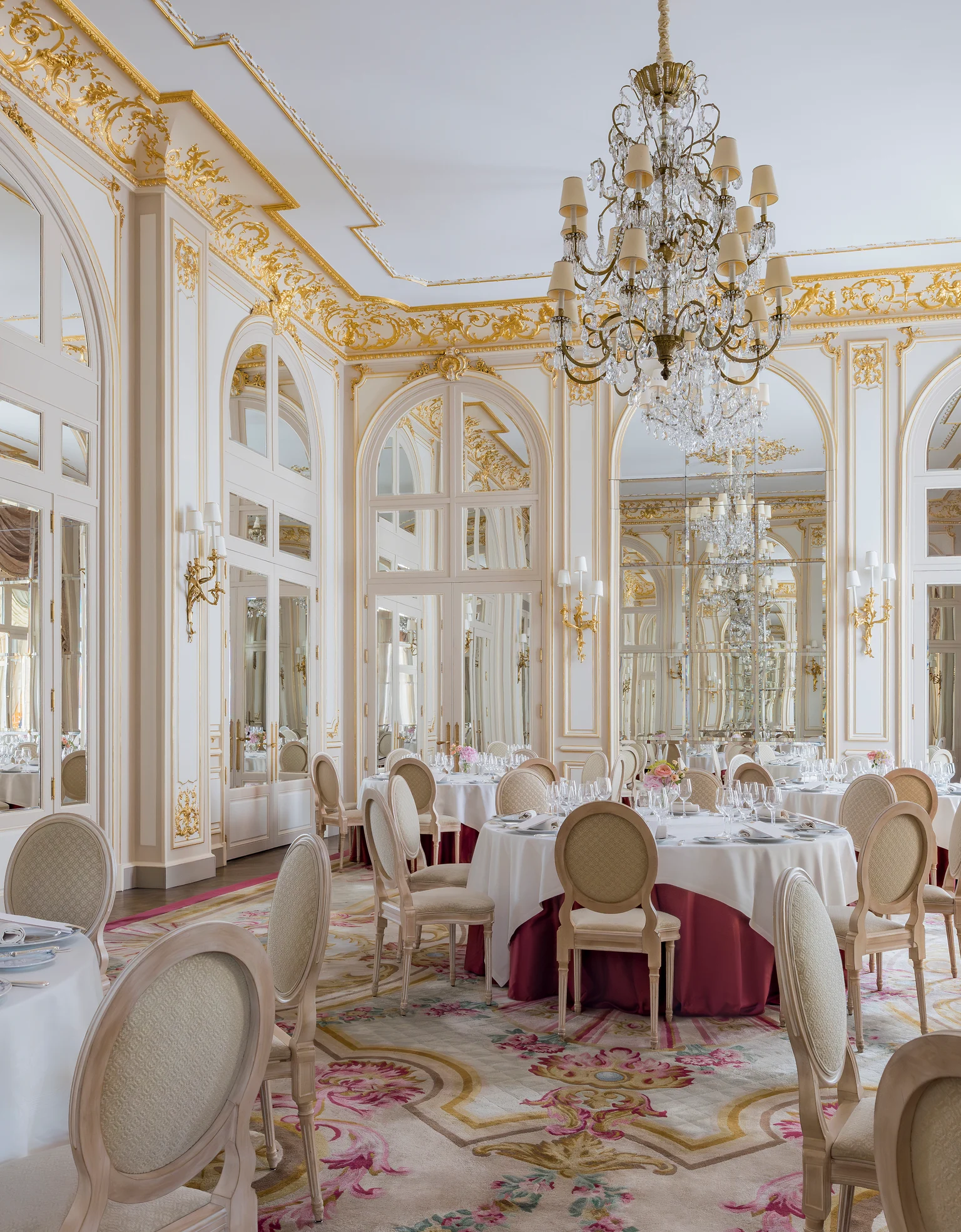 Overview of the Summer Salon at the Ritz Paris