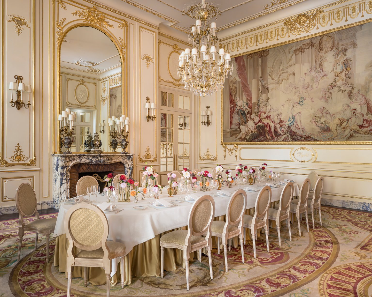 Overview of the Psyché Salon at the Ritz Paris