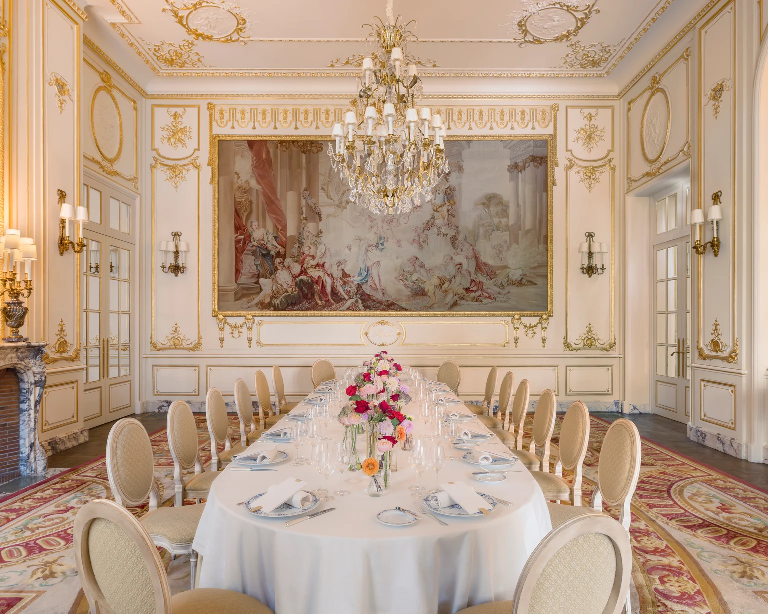 Overview of the Psyché Salon at the Ritz Paris