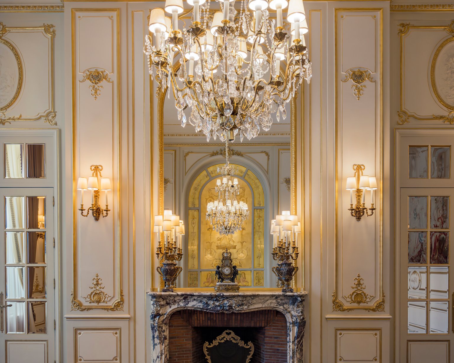 Overview of the Psyché Salon at the Ritz Paris
