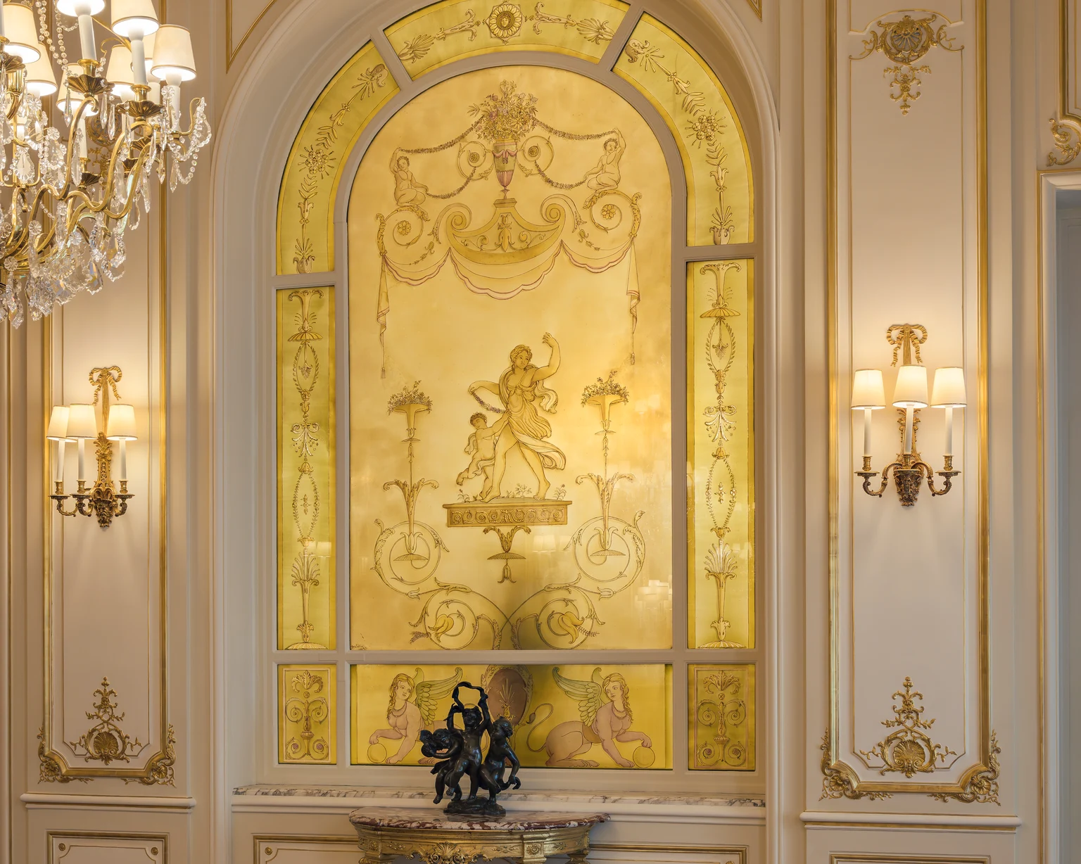 Overview of the Psyché Salon at the Ritz Paris