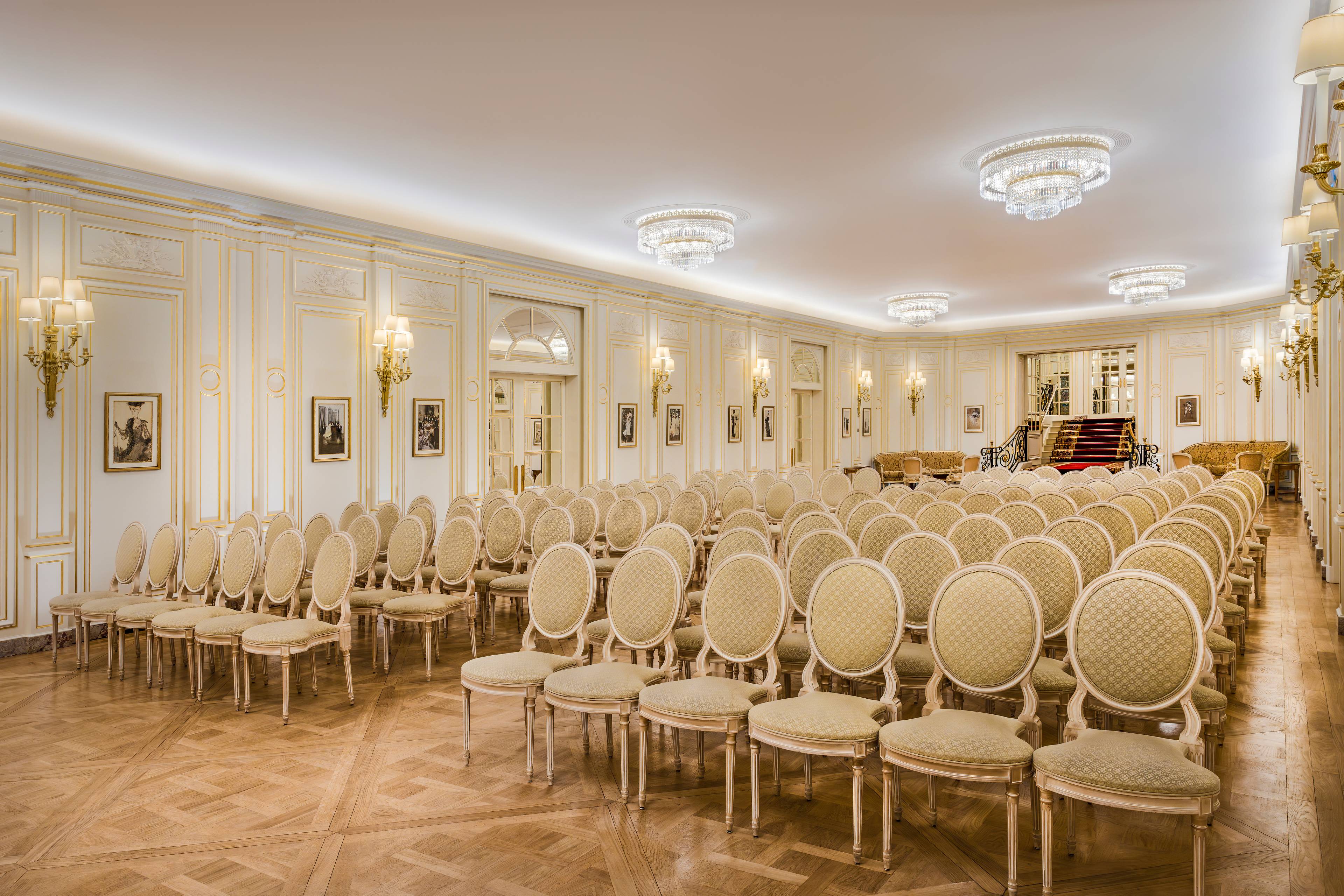 Tables rondes du Salon Vendôme au Ritz Paris