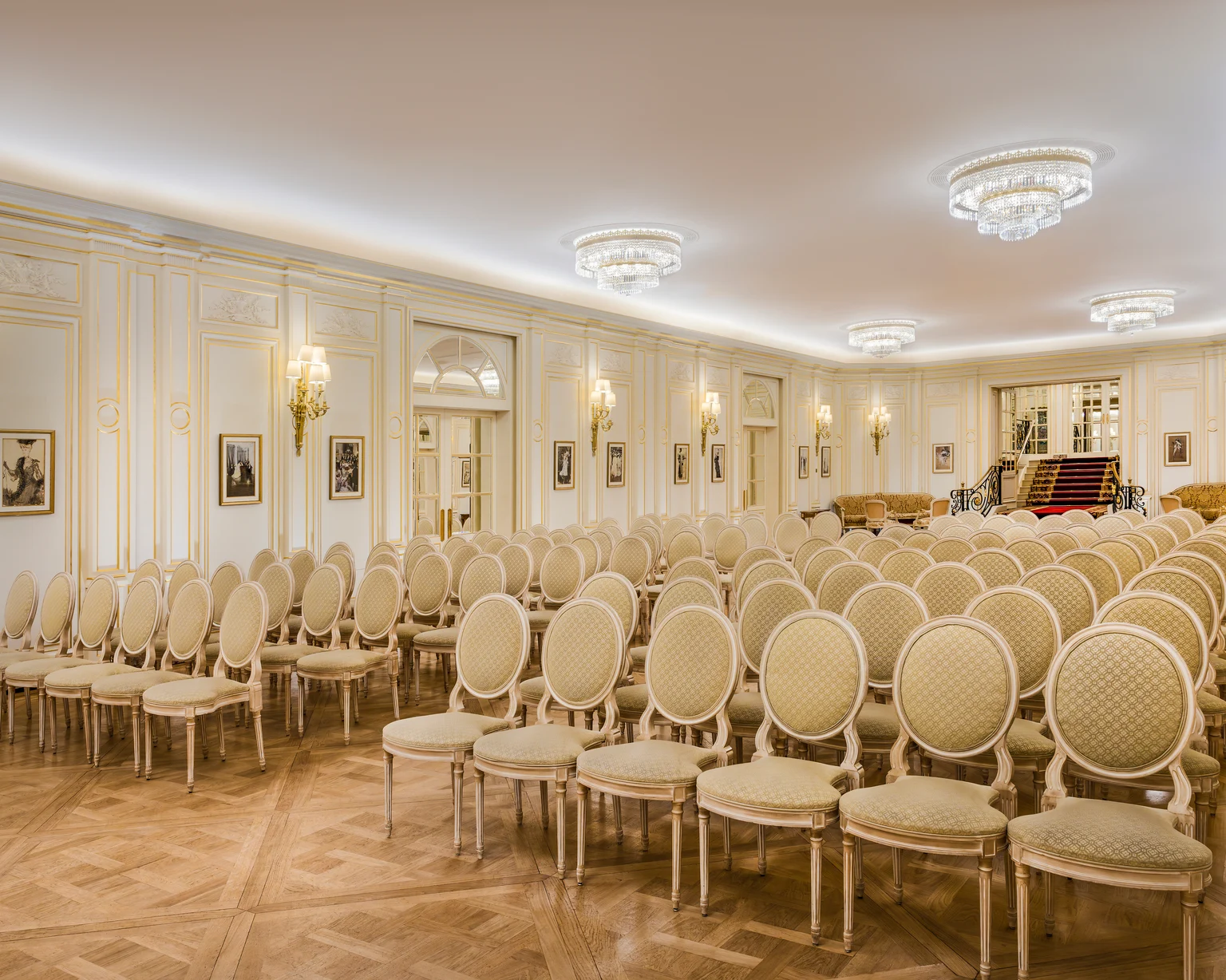 Tables rondes du Salon Vendôme au Ritz Paris