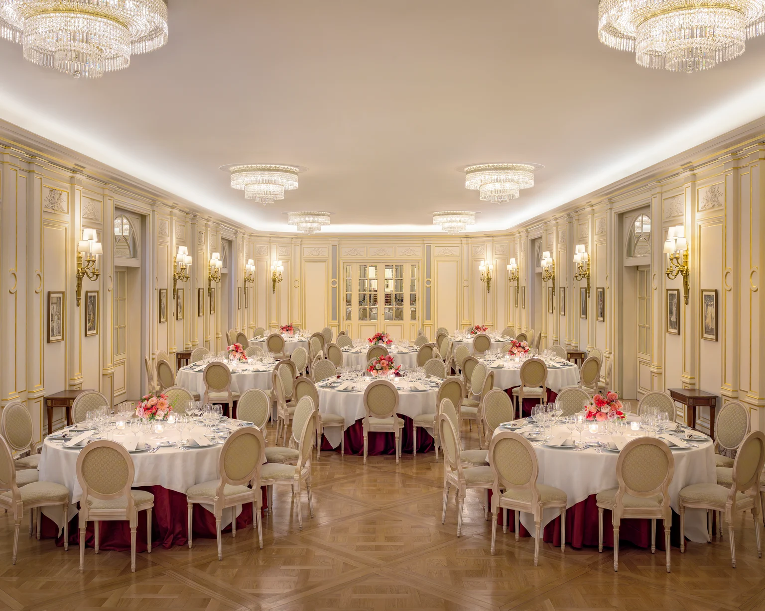 Tables rondes du Salon Vendôme au Ritz Paris