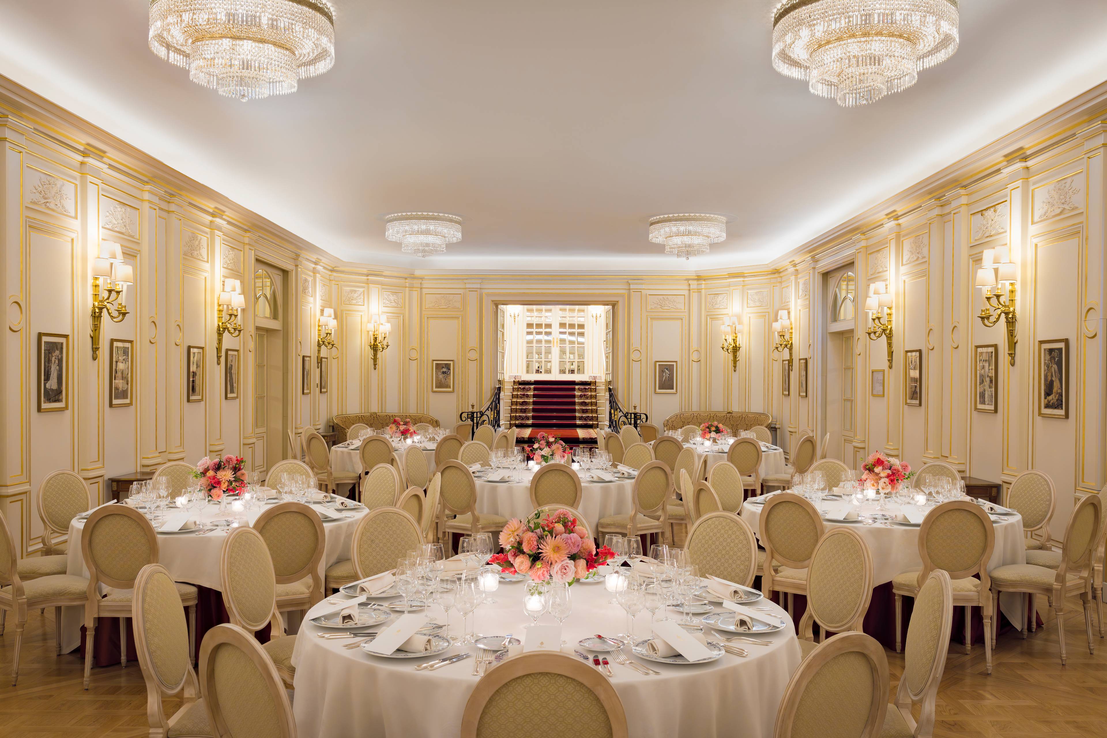 Tables rondes du Salon Vendôme au Ritz Paris