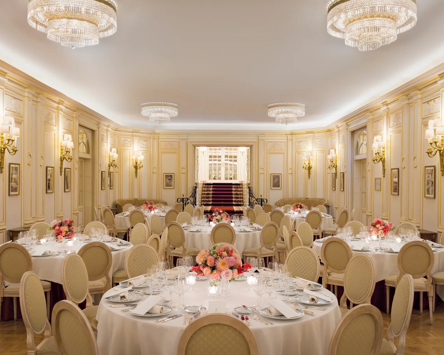 Tables rondes du Salon Vendôme au Ritz Paris