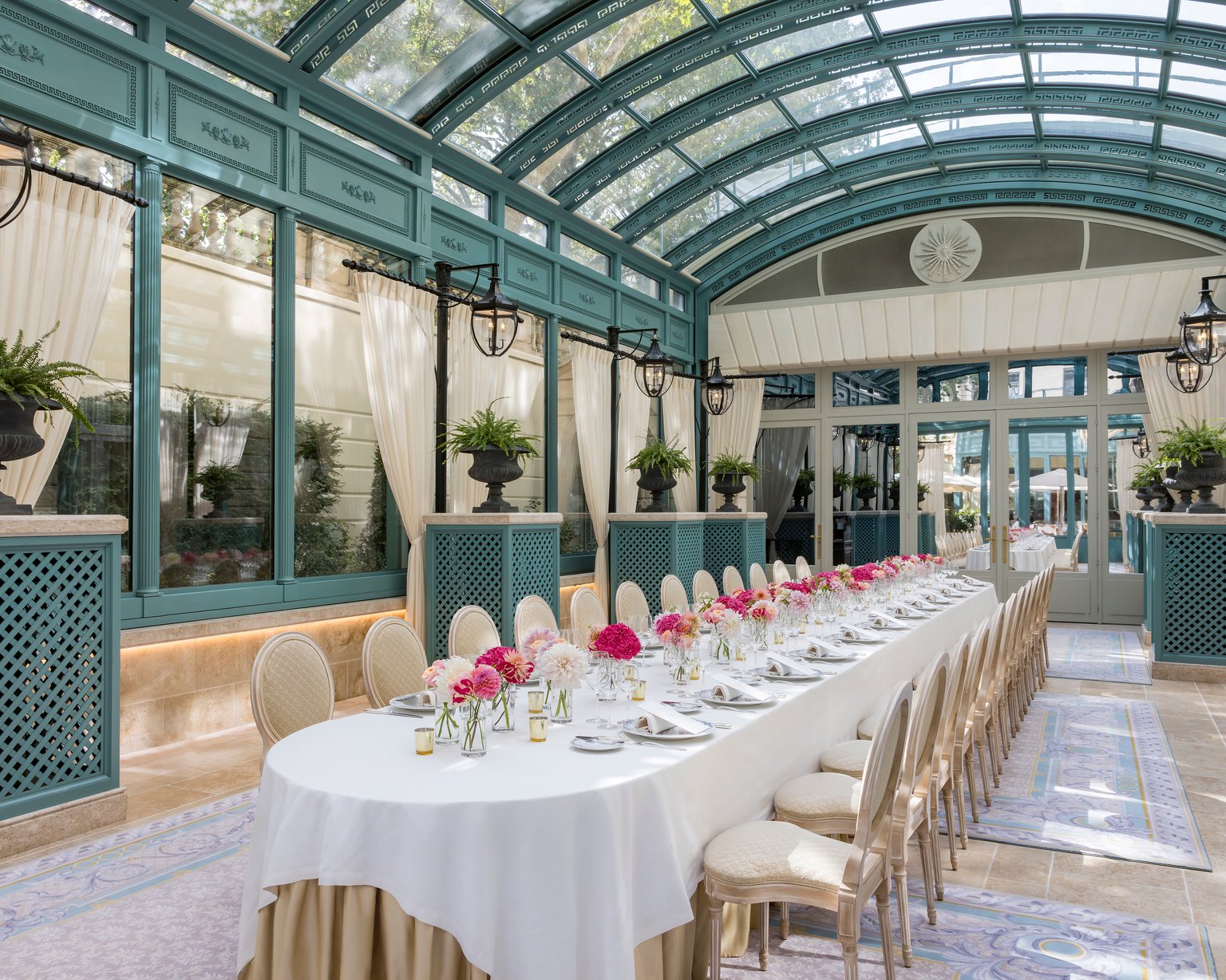 Round table in the Verrière Marie Louise at the Ritz Paris