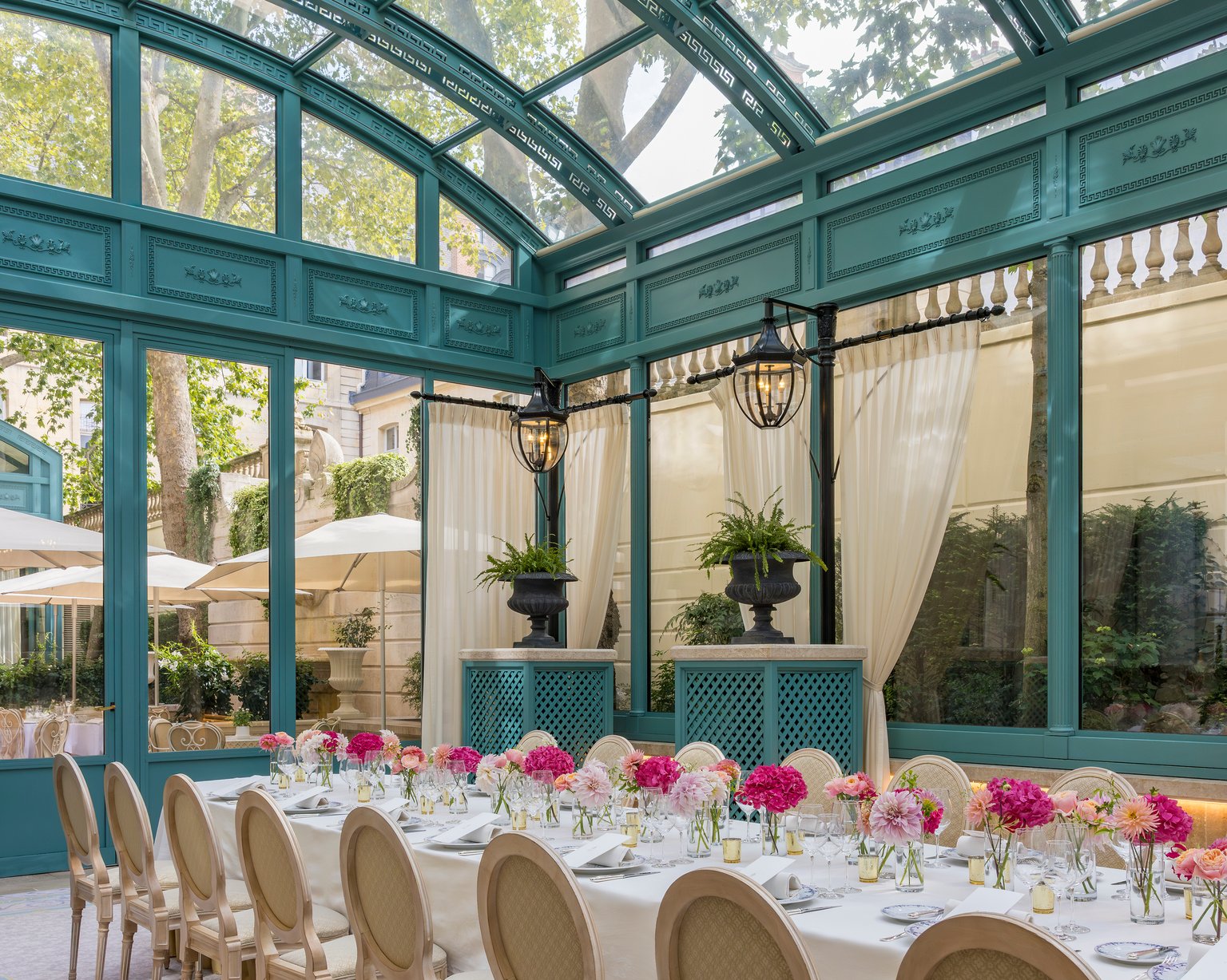 Round table in the Verrière Marie Louise at the Ritz Paris