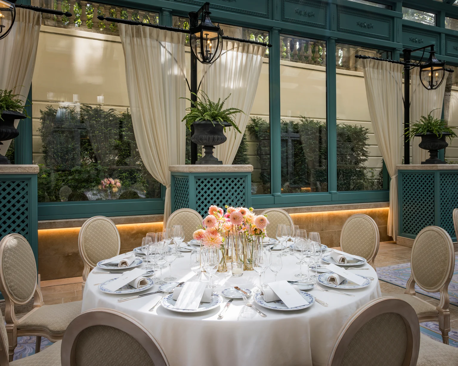 Round table in the Verrière Marie Louise at the Ritz Paris