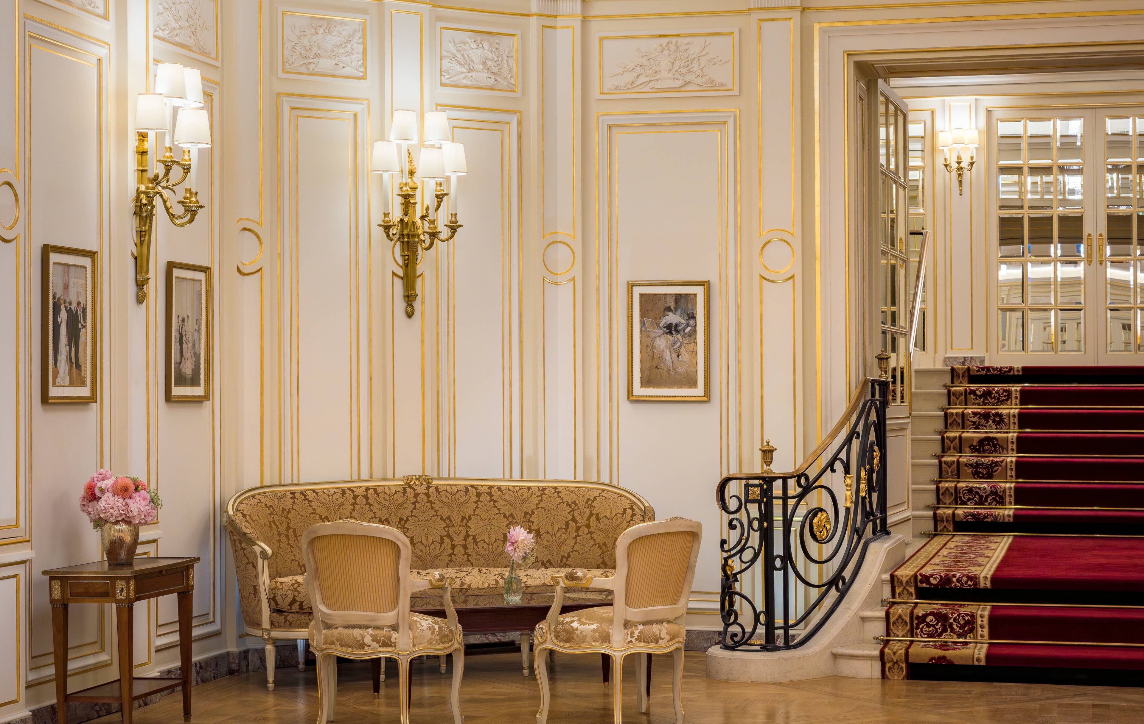 Tables rondes du Salon Vendôme au Ritz Paris