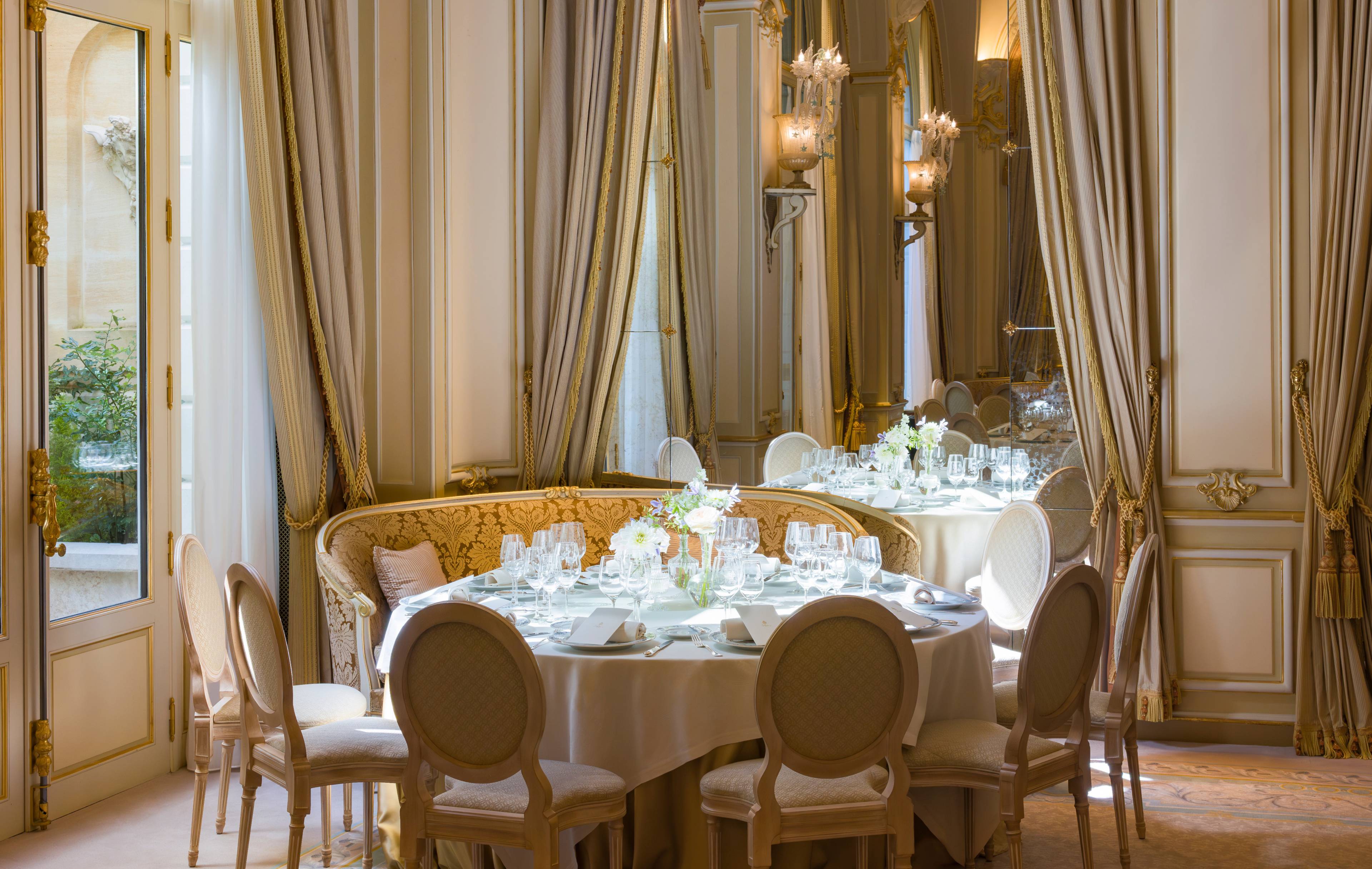 Tables rondes du Salon Marie-Louise au Ritz Paris