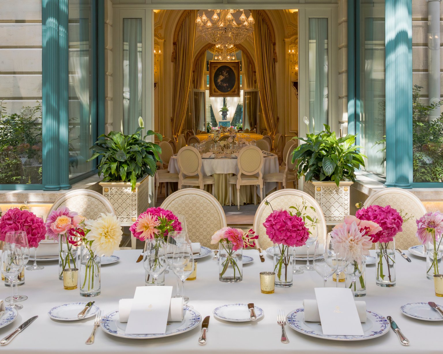 Round table in the Verrière Marie Louise at the Ritz Paris