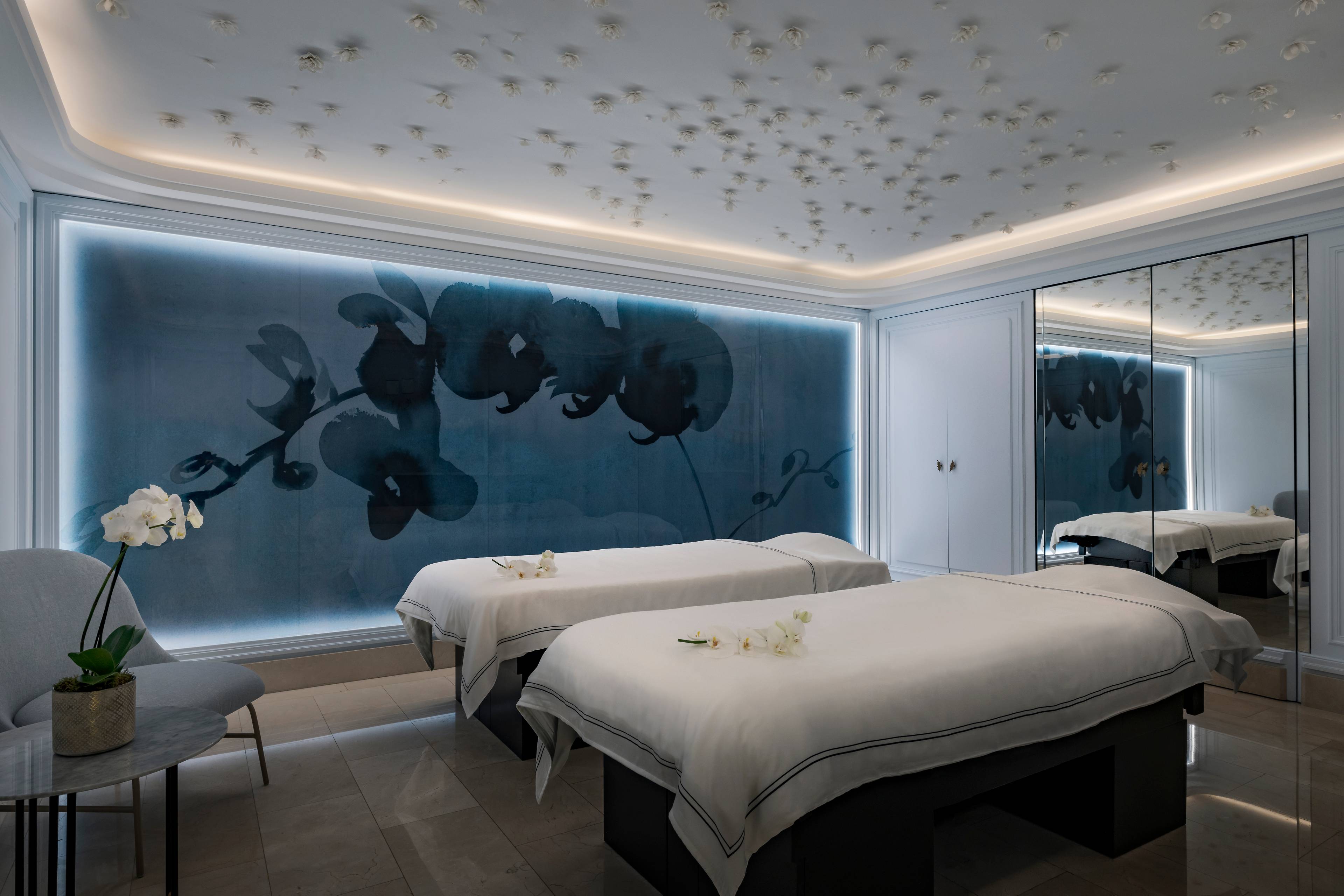 Salle de massage pour deux personnes au Ritz Club & Spa