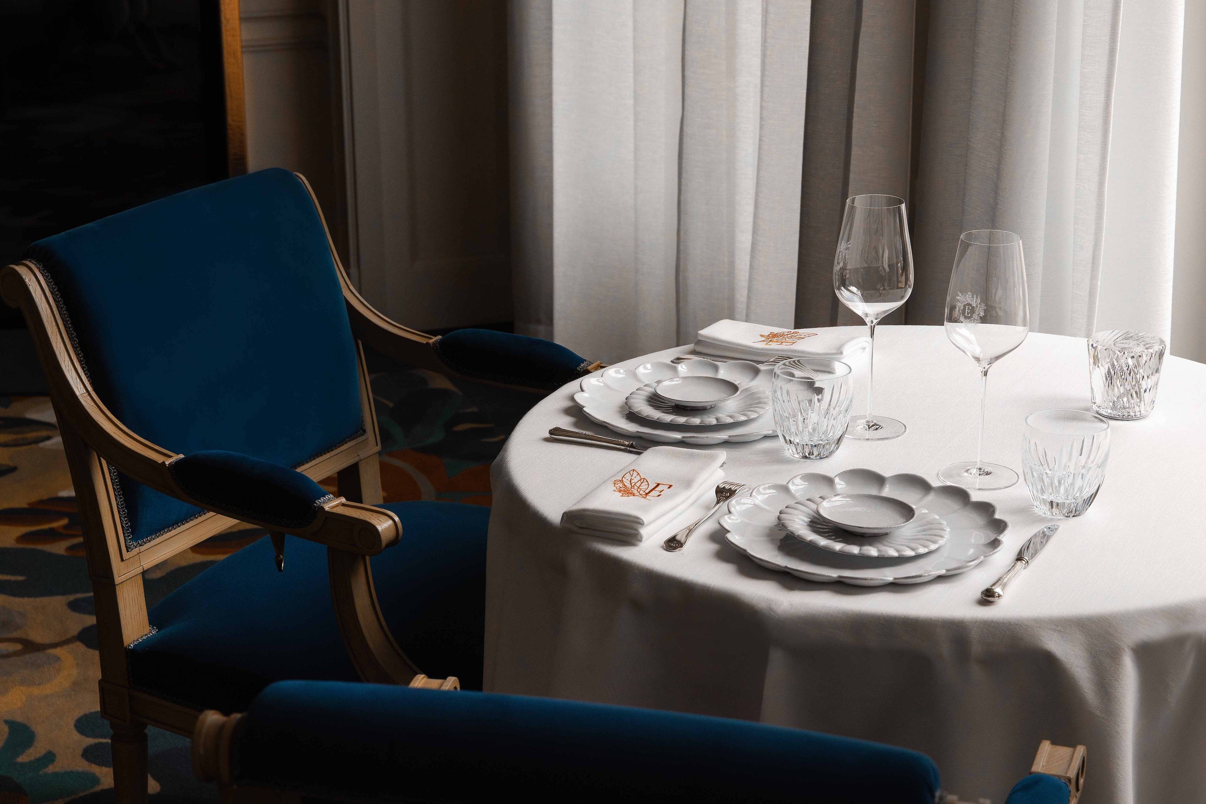 Salle avec vue sur la cuisine du Restaurant Espadon au Ritz Paris