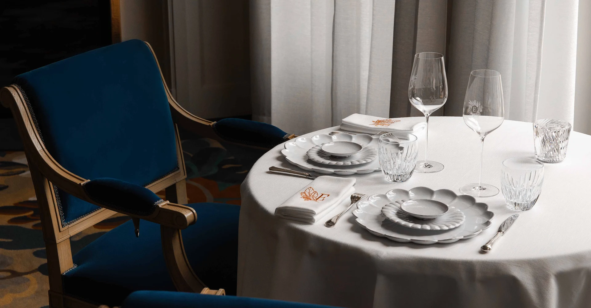 Salle avec vue sur la cuisine du Restaurant Espadon au Ritz Paris