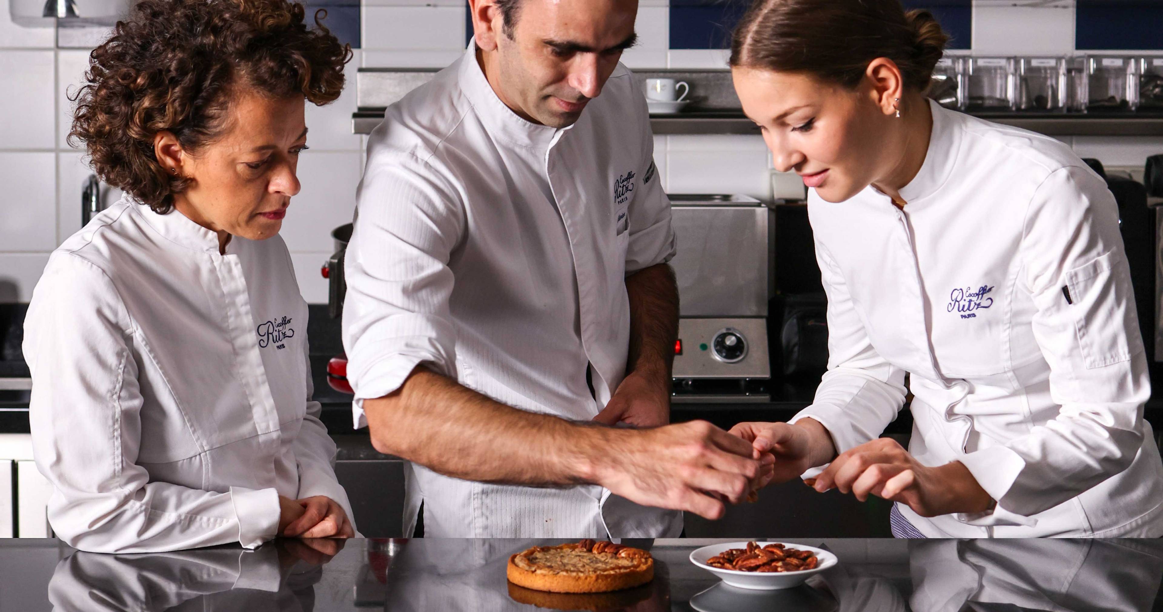 Cours de formation professionnelle consacré à la réalisation d’une tarte aux noix de pécan