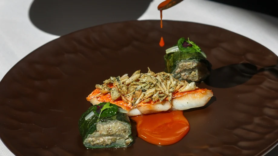 Red mullet in crispy scales and chard-caper maki roll