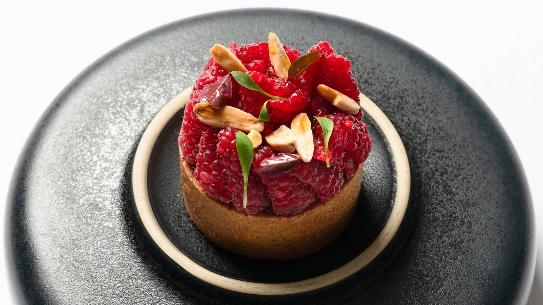 Petit gâteau gin, pêche, fromage blanc