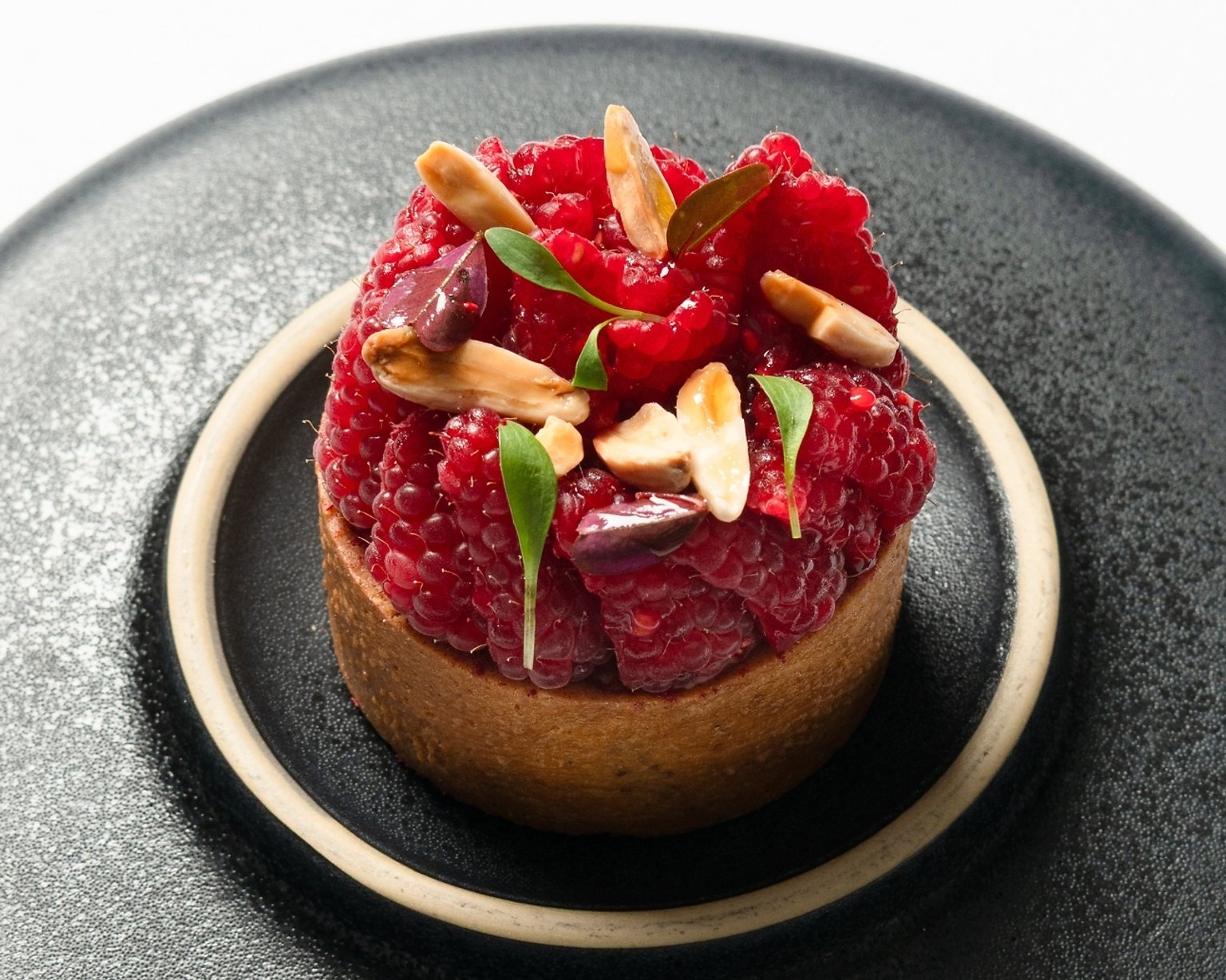 Mini cake with gin, peach, and fromage blanc