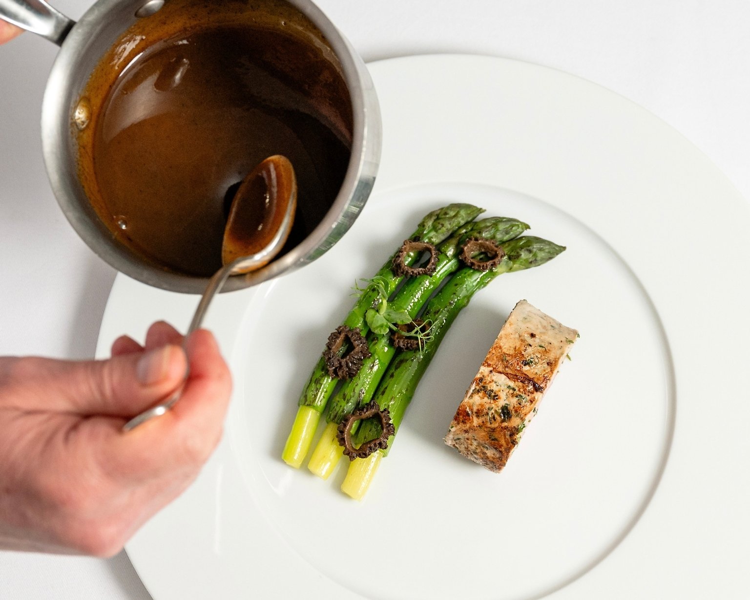 Herb-crusted veal fillet with morel mushroom sauce