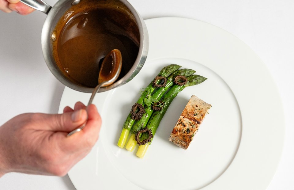 Filet de veau aux herbes et sauce aux morilles