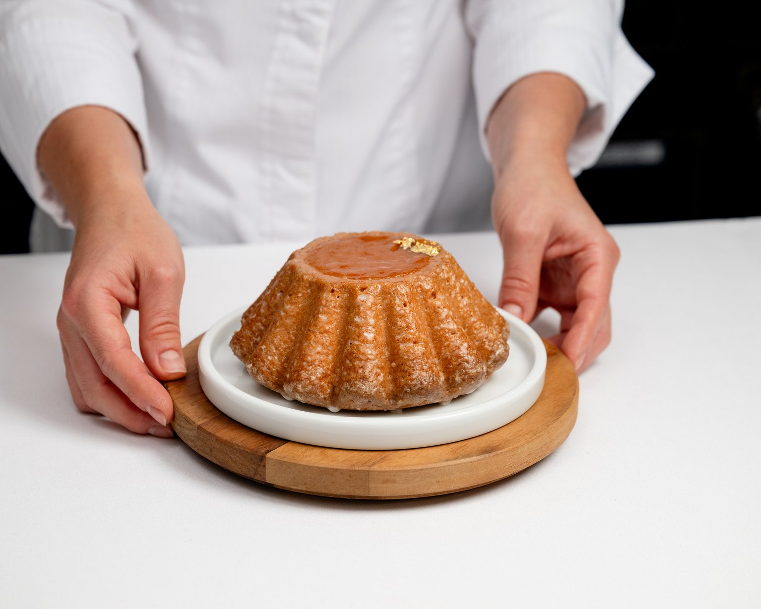 Paris-Brest déposé sur une planche à découper